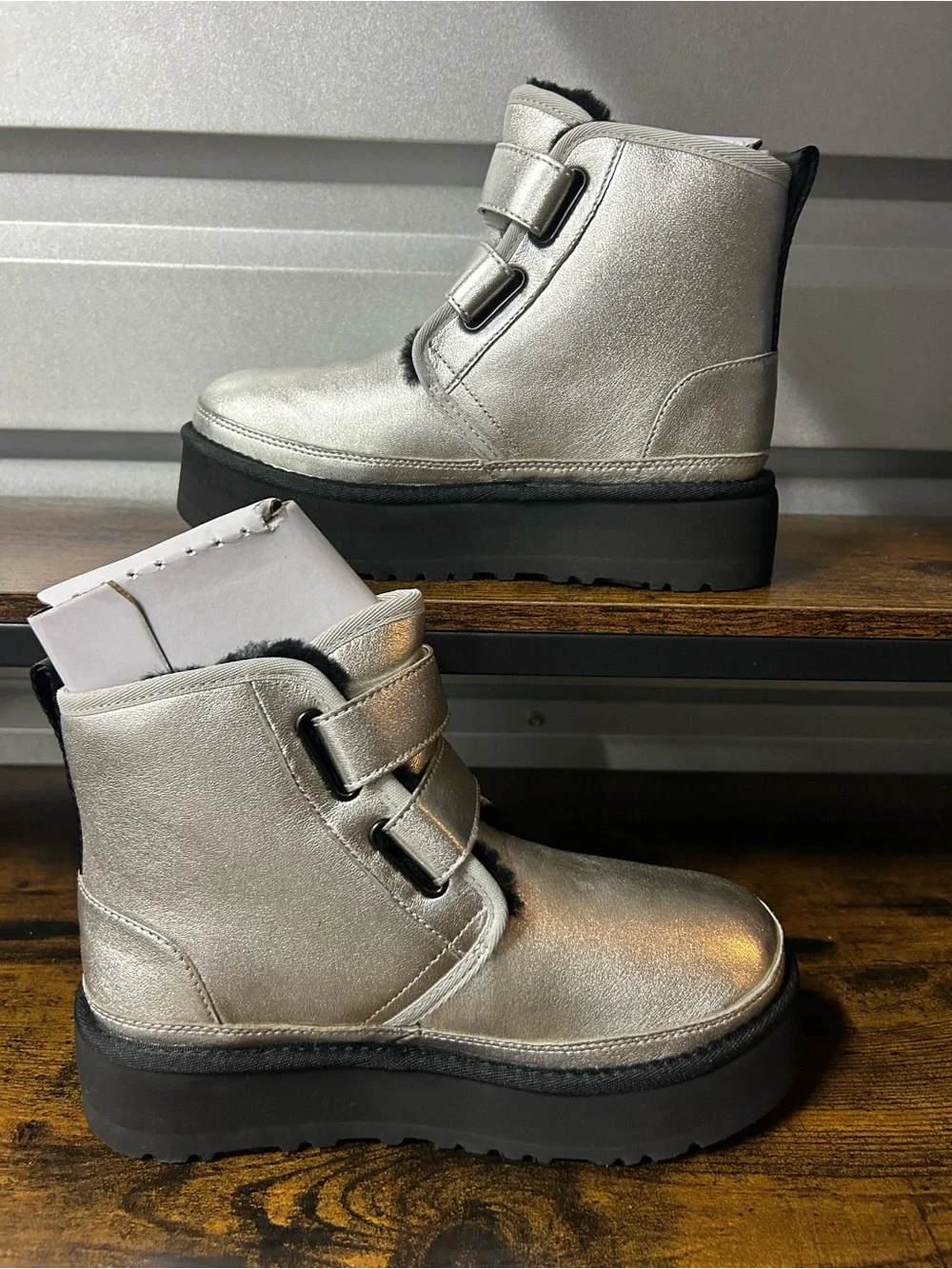 UGG K Neumel Platform Leather Silver Metallic Boots Youth Girls US 4 EU 36